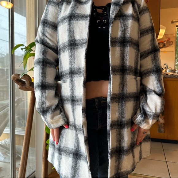 long mid length plaid coat - Picture 2 of 4